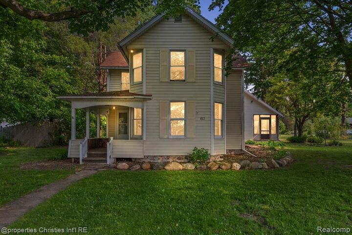 157 E Elmwood  Leonard MI 48367 1804 photo