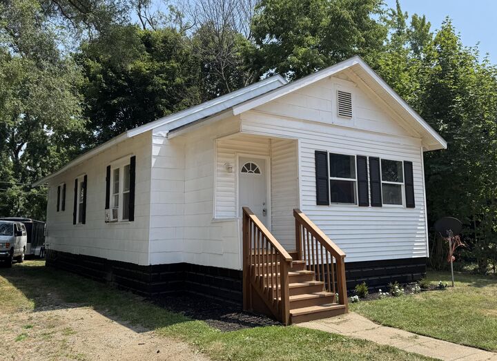 995 McAlister Avenue  Benton Harbor MI 49022 photo