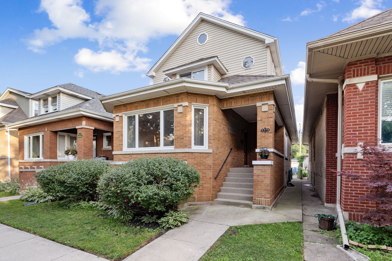 Property Photo: 5319 W Cullom Avenue IL 60641