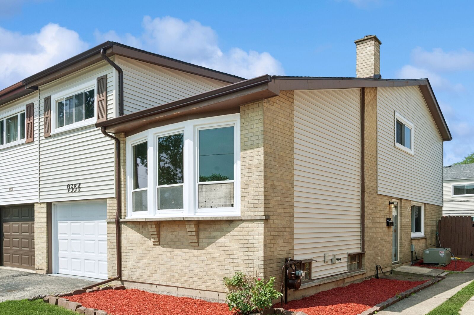 Property Photo: 9354 Twin Oaks Lane IL 60016