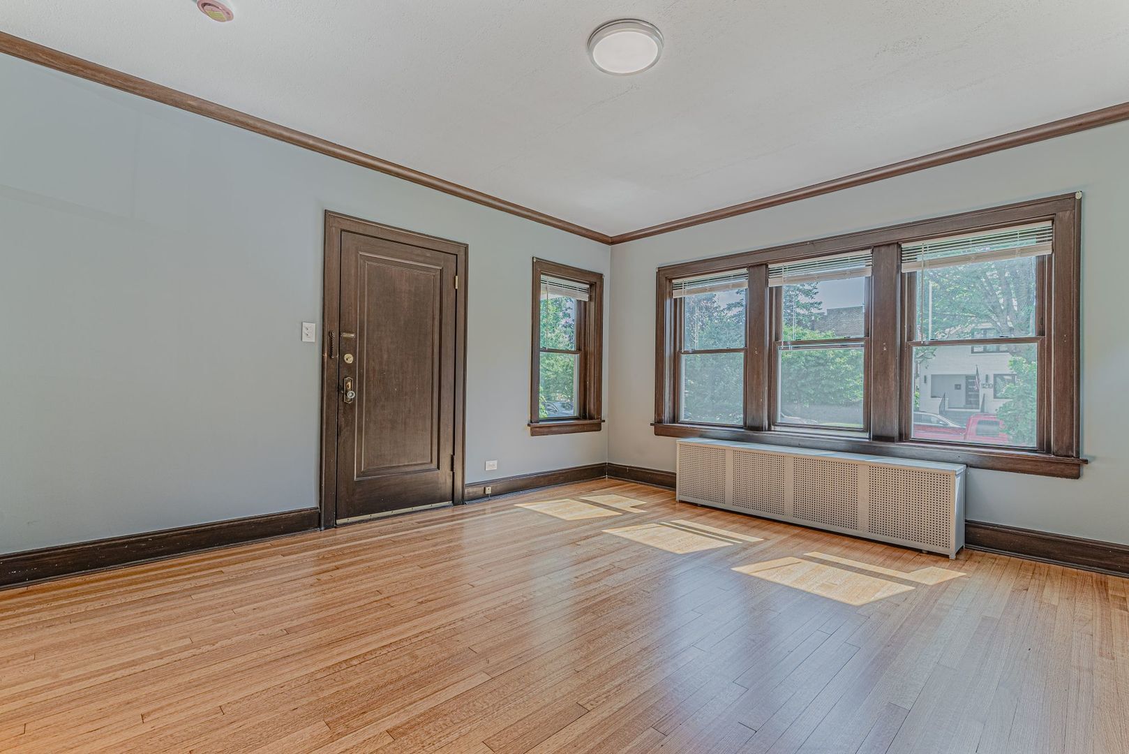 Property Photo: 1218 Dewey Avenue IL 60202