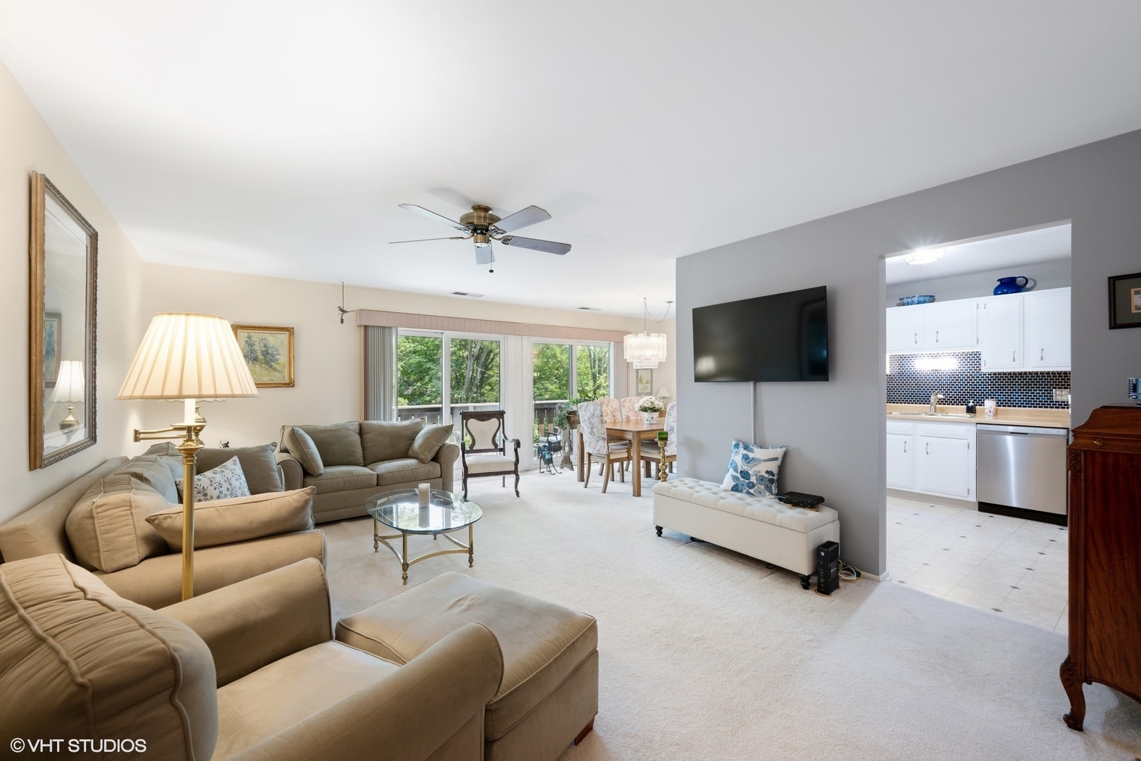 Property Photo: 1538 Heather Court B2 IL 60090