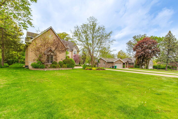 Property Photo: 300 Red Oak Road IL 60062