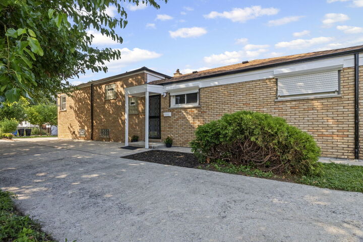 Property Photo:  11350 S Vincennes Street  IL 60643 
