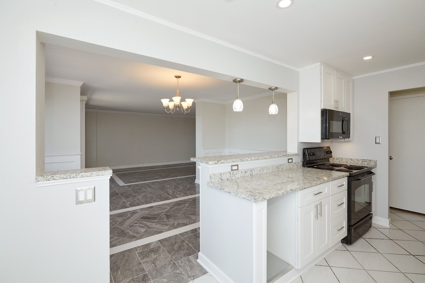 Property Photo:  7033 N Kedzie Avenue 1704  IL 60645 
