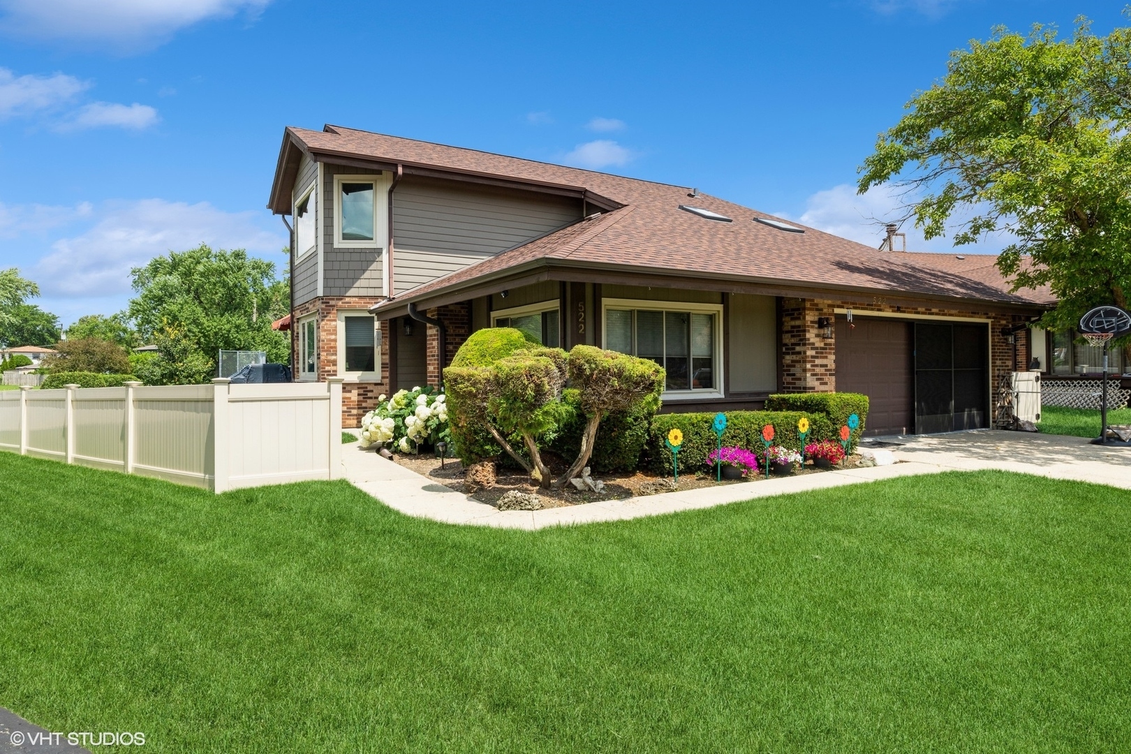 Property Photo: 522 Waikiki Drive S IL 60016
