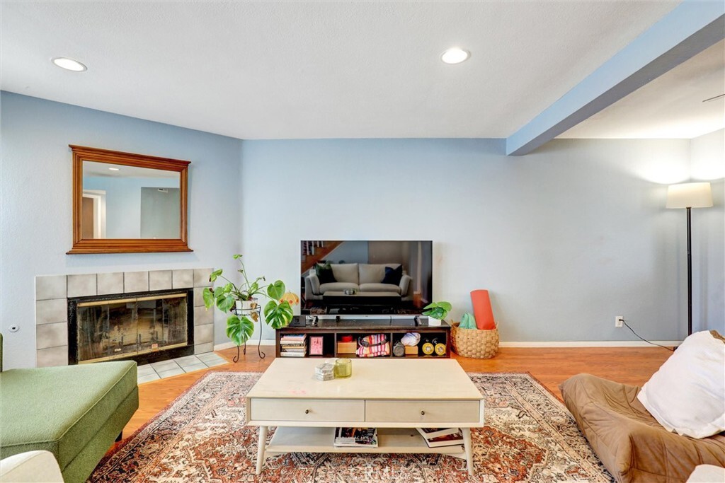 Property Photo:  533 Walnut Avenue 7  CA 90802 