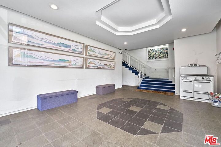 Property Photo: 326 S Manhattan Place 103 CA 90020