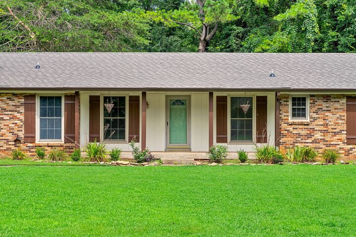 Property Photo:  2172 Allendale Dr  TN 37043 