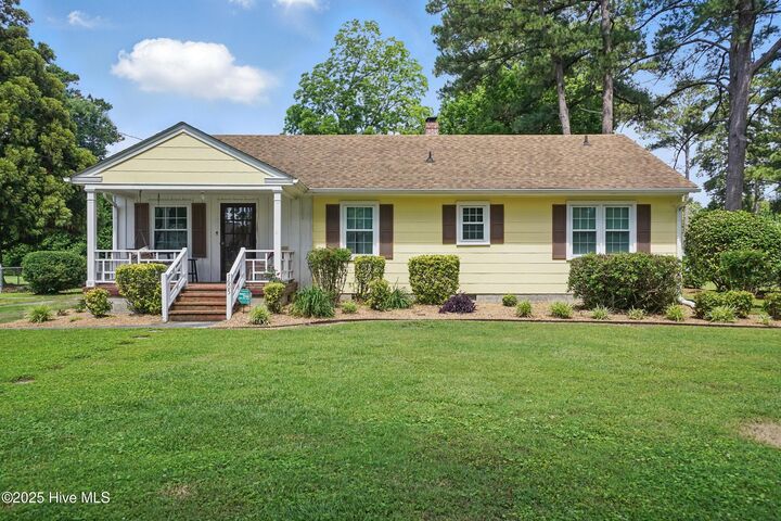 Property Photo:  1605 Edgewood Drive  NC 27909 