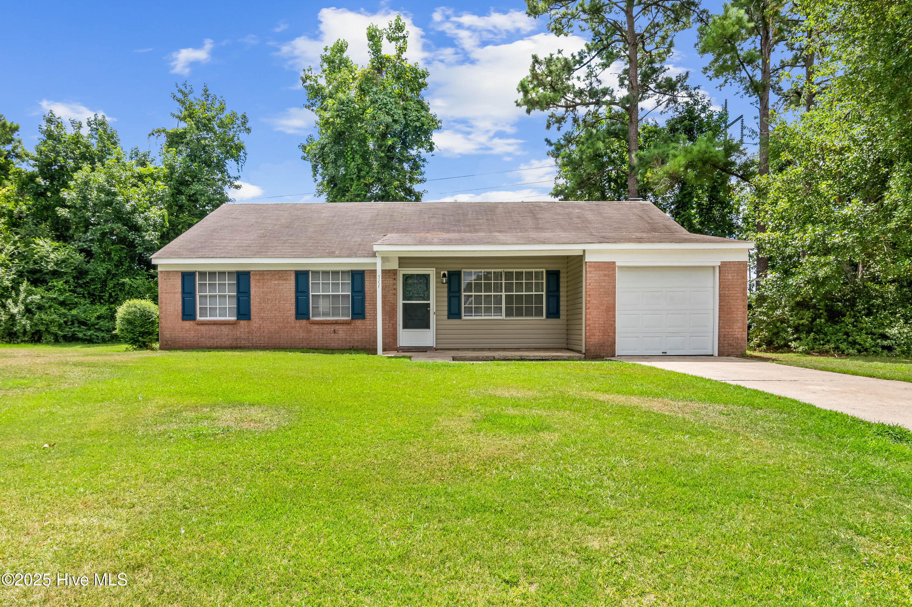 Property Photo:  511 Sage Court  NC 28540 