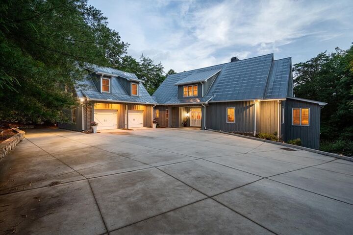 Property Photo:  236 S Watts Place  GA 30512 