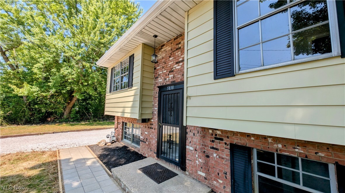 Property Photo:  5838 Woodley Court  OH 44004 