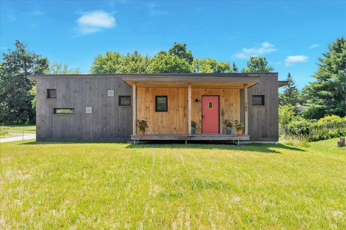 Property Photo: 868 Falls Road VT 05482