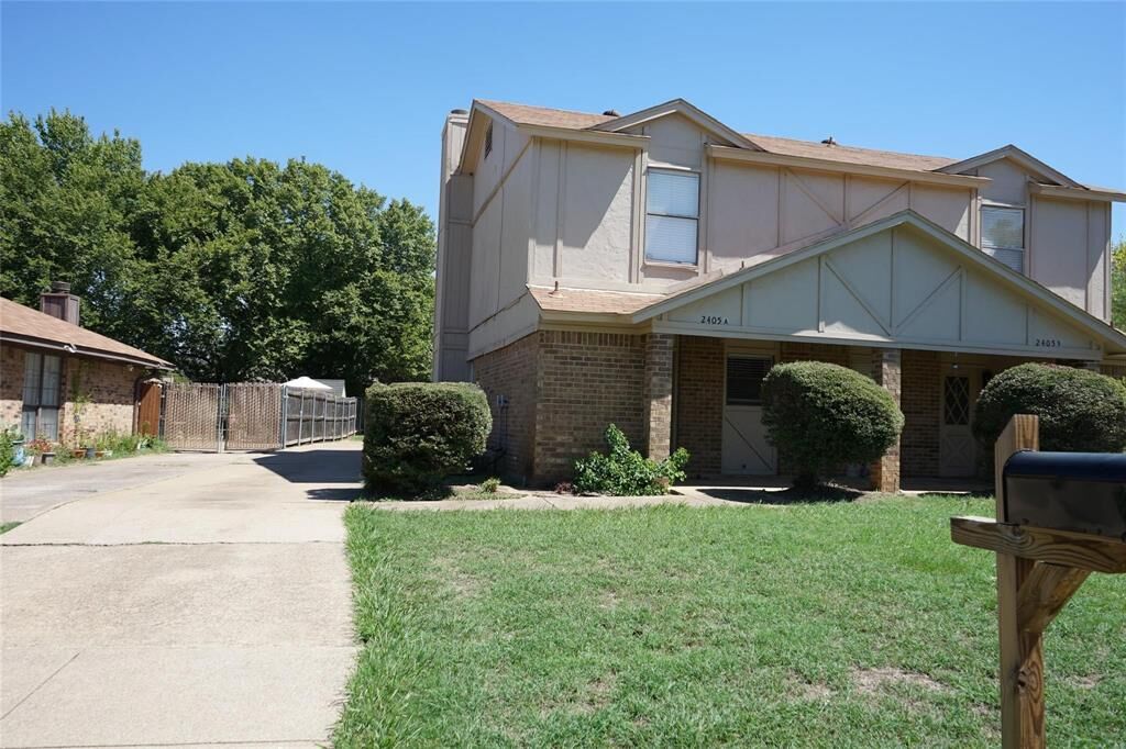 Property Photo:  2405 Monte Carlo Drive A &Amp B  TX 76015 