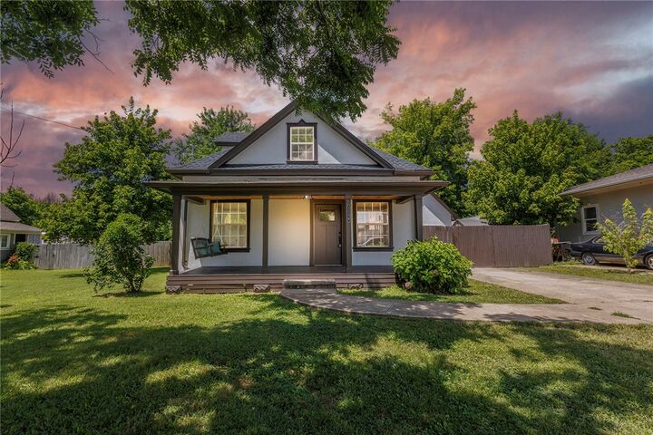 Property Photo: 1114 S 3rd Street AR 72756