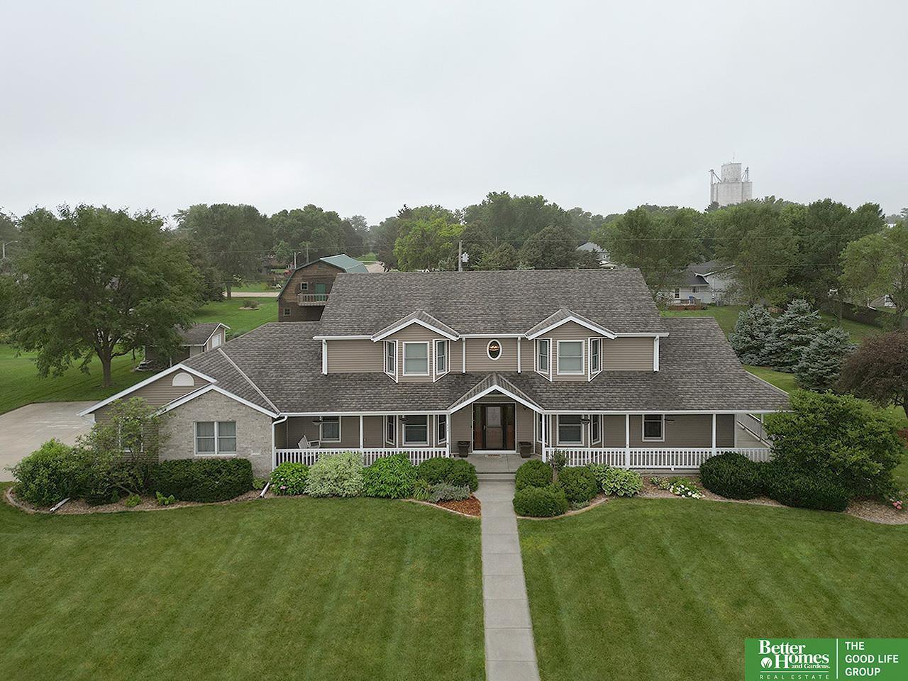 Property Photo:  755 5th Street  NE 68456 