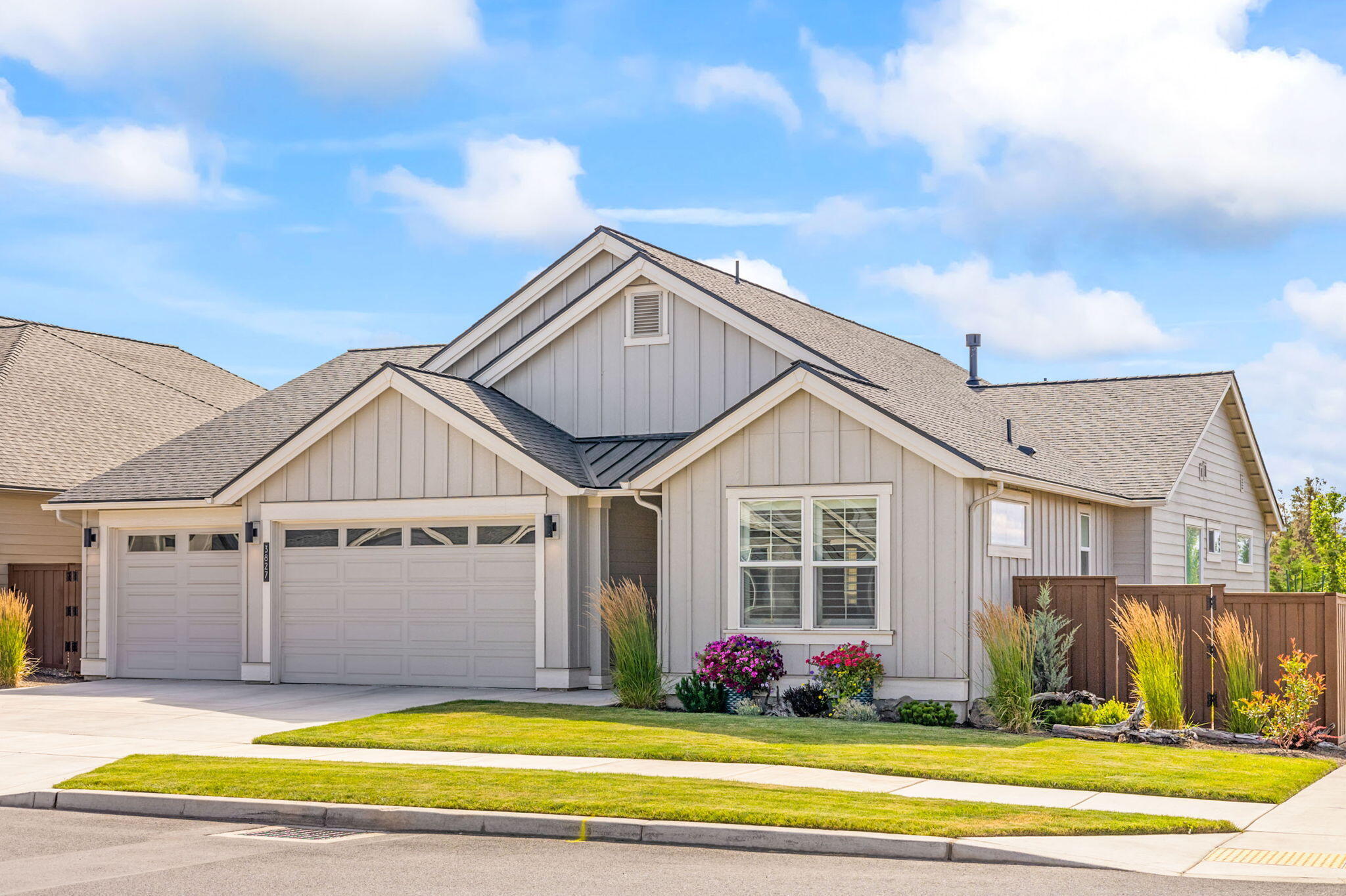 Property Photo:  3827 NE Oakside Loop  OR 97701 