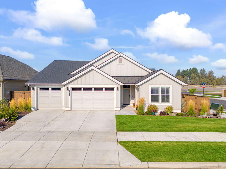 3827 NE Oakside Loop  Bend OR 97701 photo