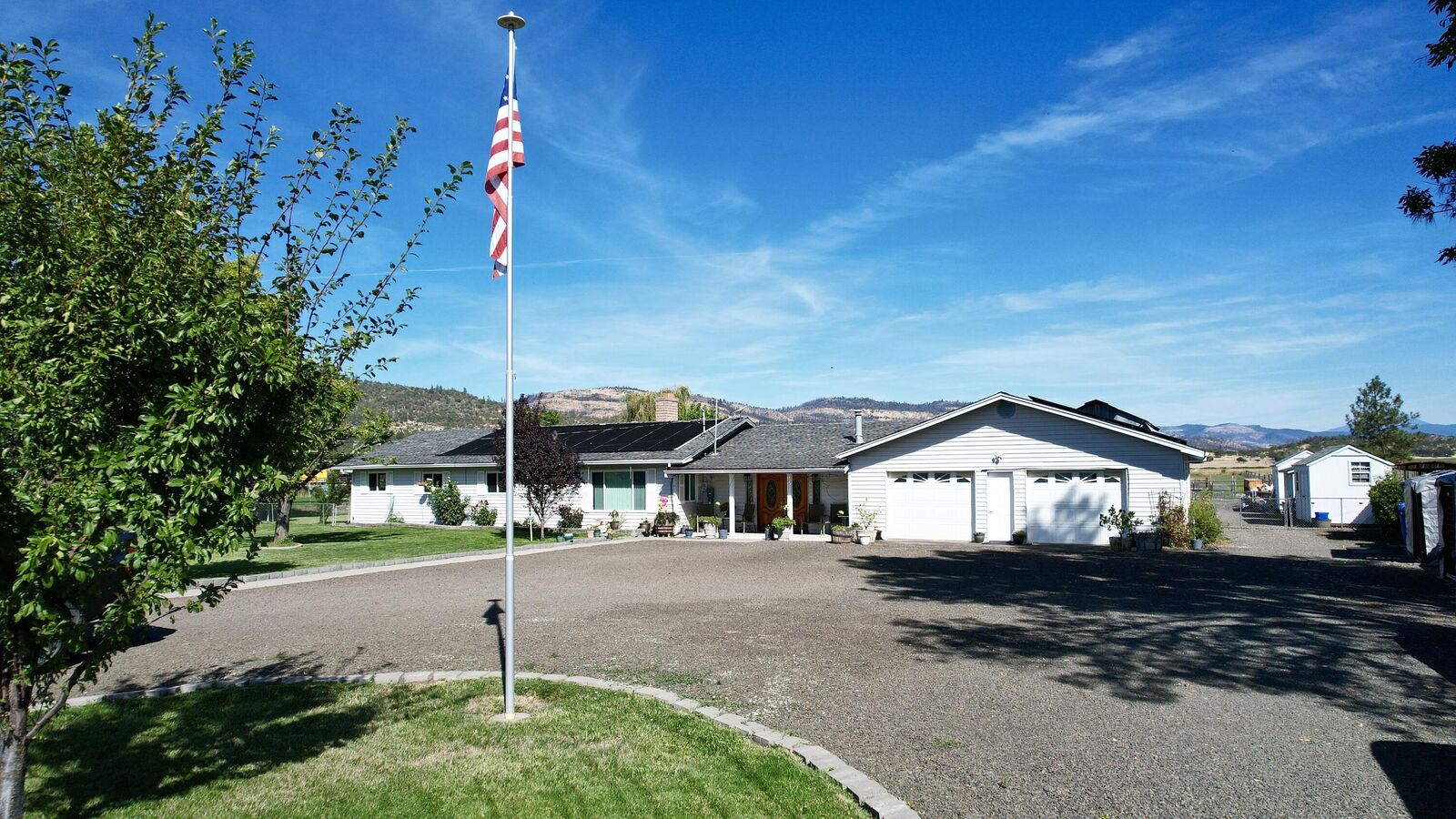 Property Photo: 2909 Ball Road OR 97524