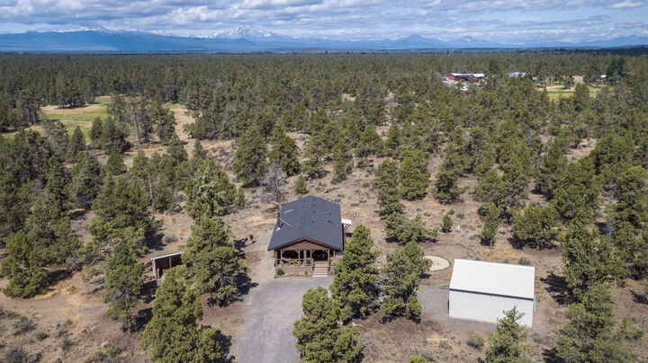 Property Photo: 64401 Deschutes Market Road OR 97701