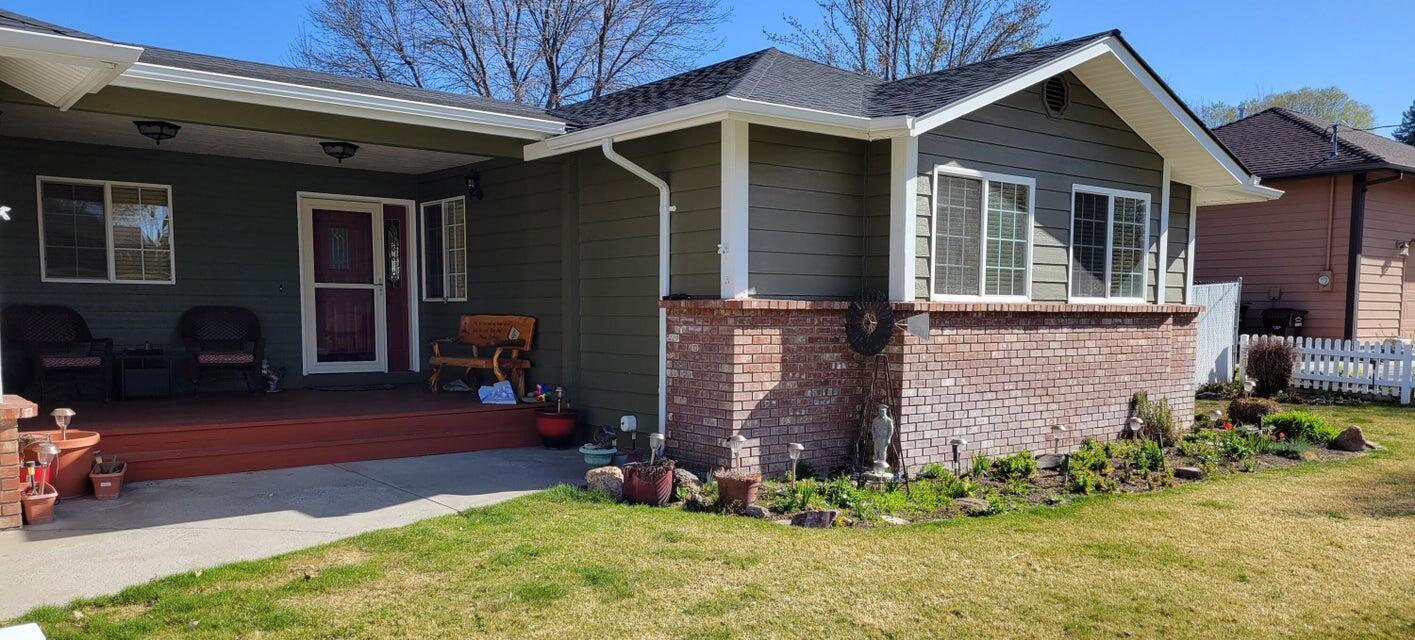 Property Photo: 735 NE Loper Avenue OR 97754