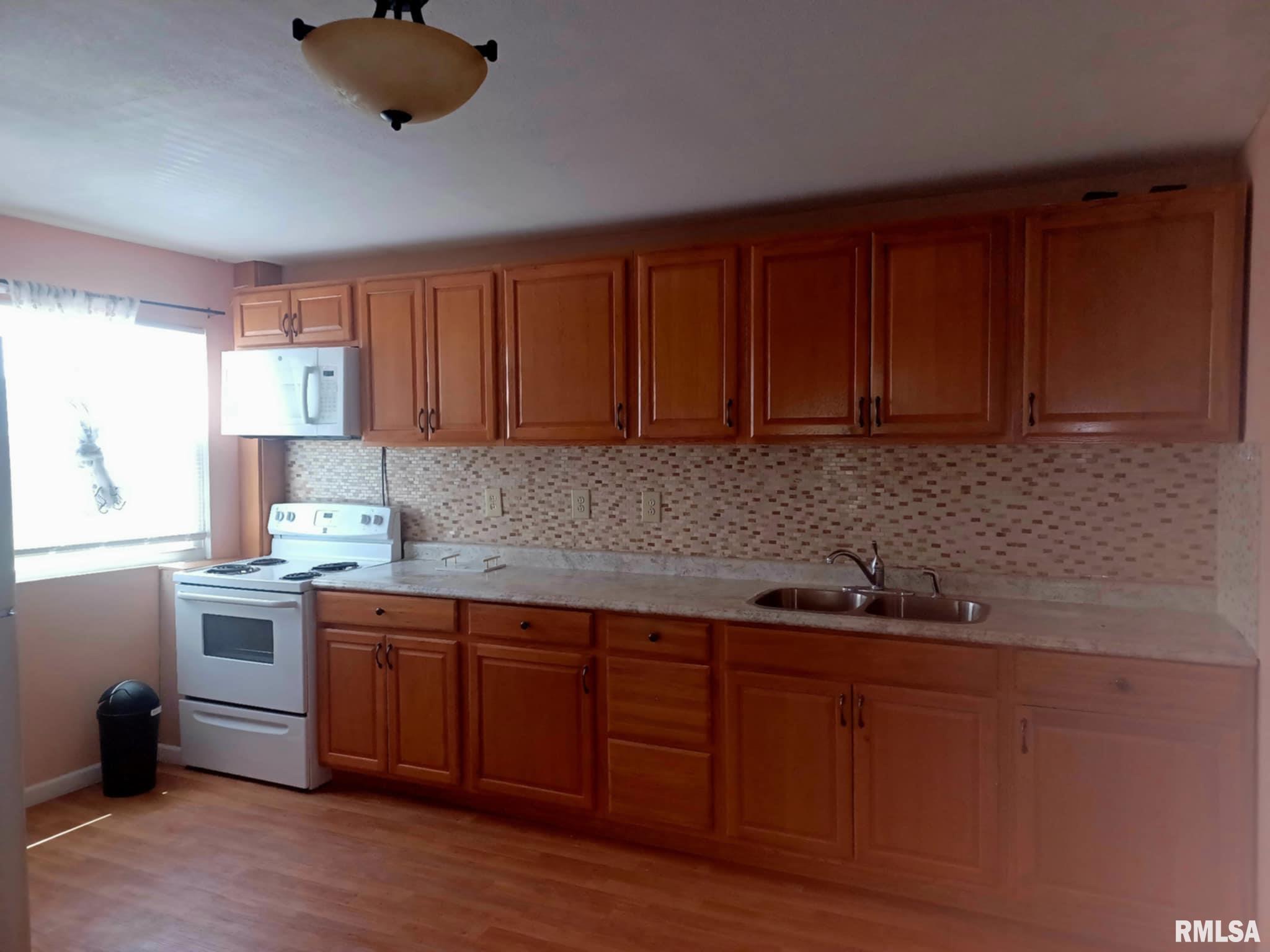 Property Photo: 62 N 5th Avenue IL 61520