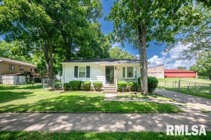 Property Photo: 2913 W Nebraska Avenue IL 61604