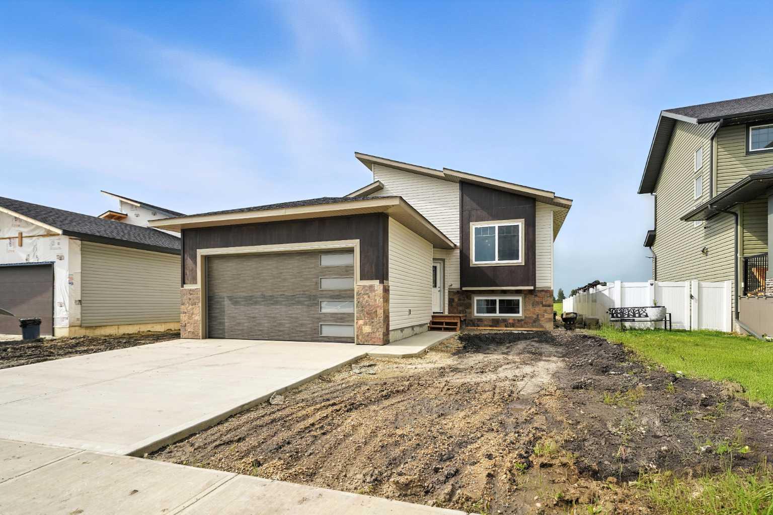 62 Metcalf Way  Lacombe AB T4L 0J9 photo
