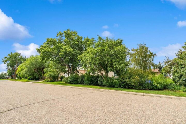 Property Photo:  2506 19 Street  AB T0L 1R0 