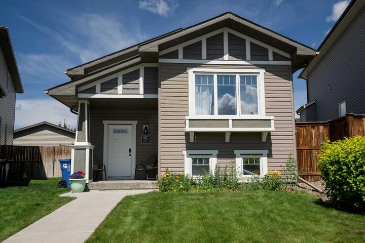 Property Photo: 887 Keystone Meadows W AB T1J 5E2
