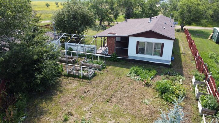 Property Photo: 218 3 Avenue E AB T0J 0N0
