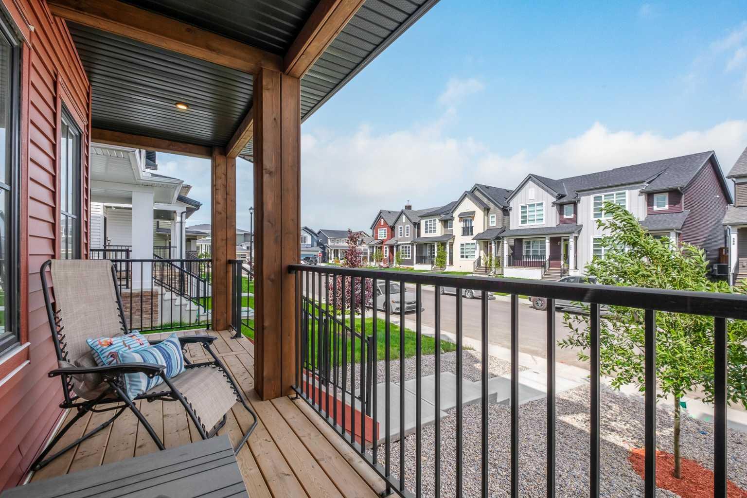 Property Photo:  575 Lawthorn Way SE  AB T4A 3N9 
