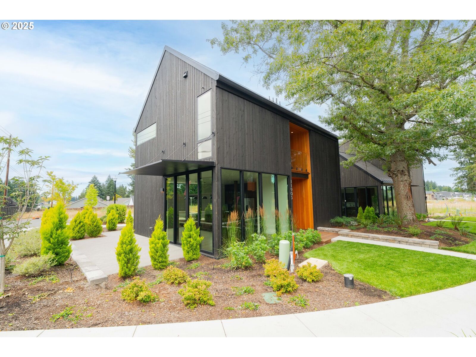 Property Photo:  11903 NE 57th Ct 1  WA 98686 