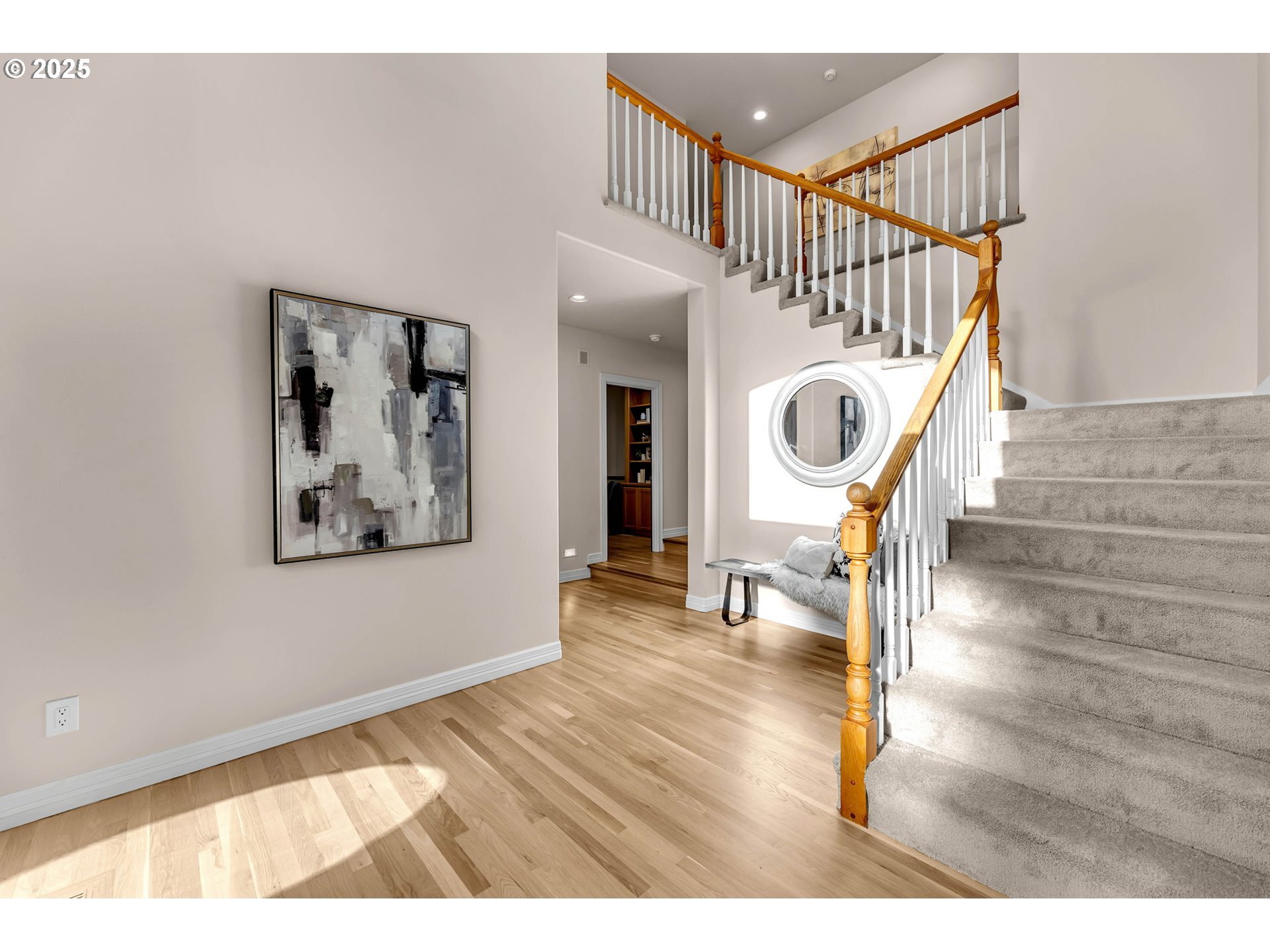 Property Photo: 8910 SW Lancelot Ln OR 97219