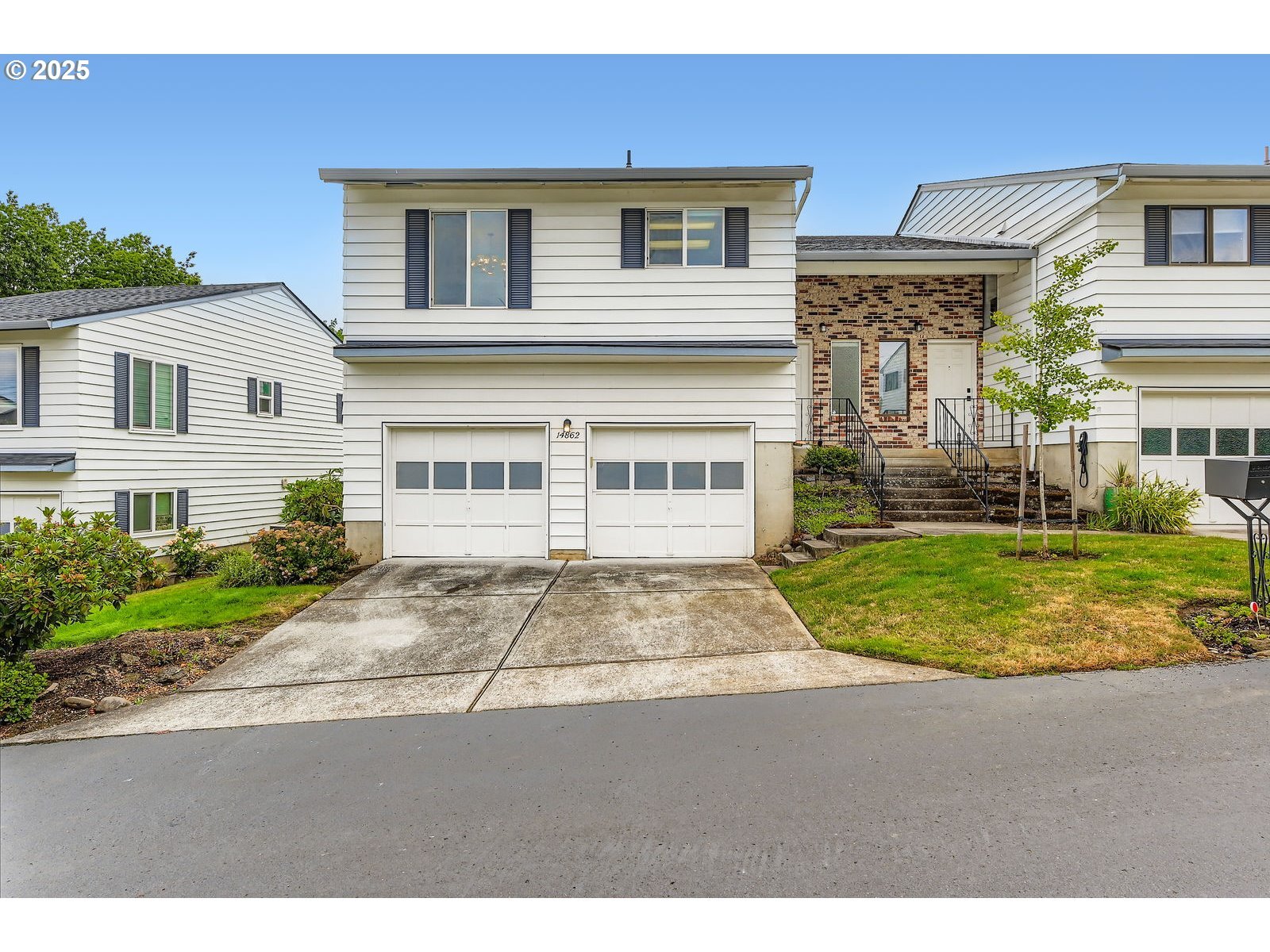 Property Photo: 14862 NE Rose Pkwy OR 97230