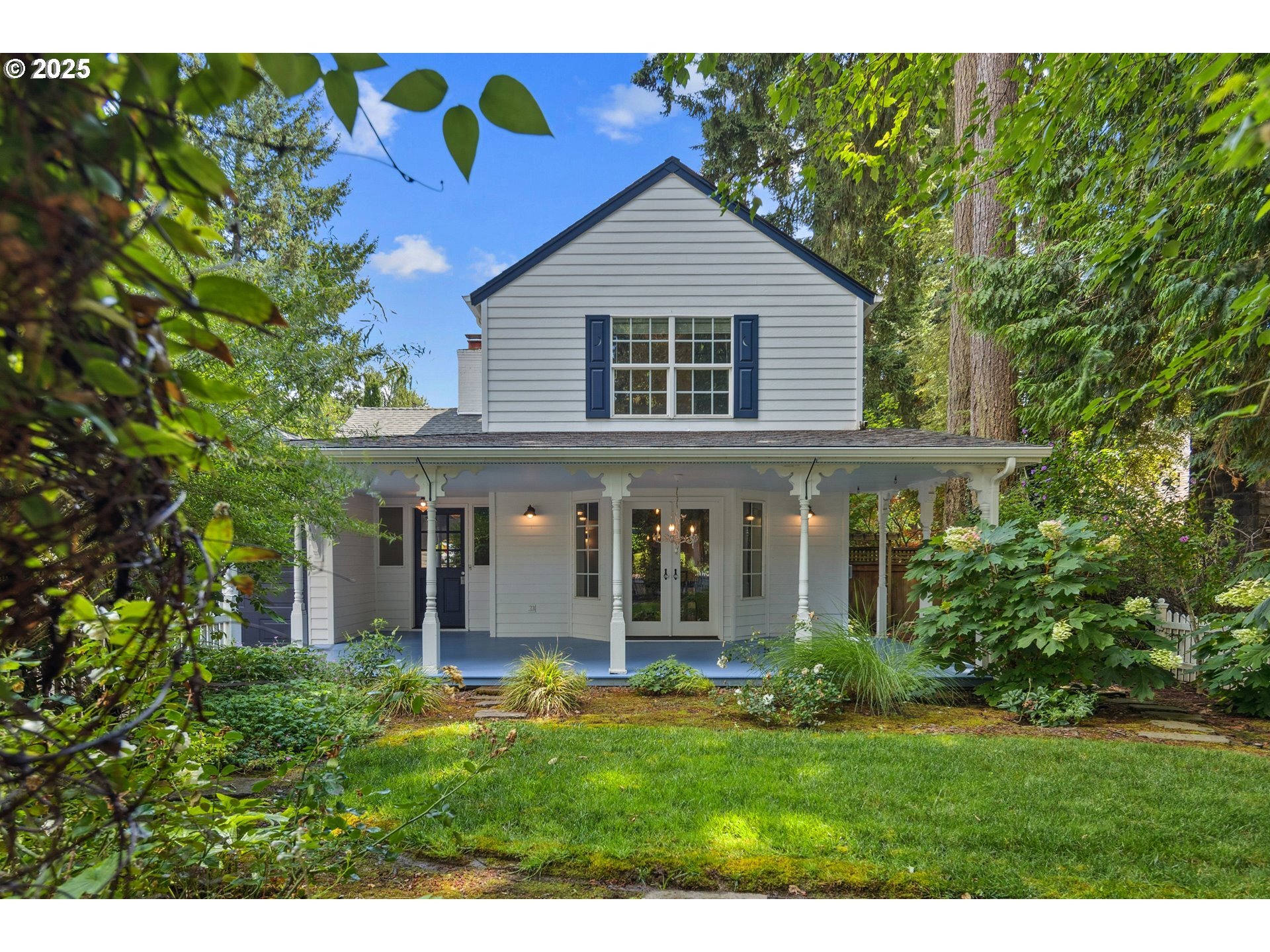 Property Photo: 217 5th St OR 97034