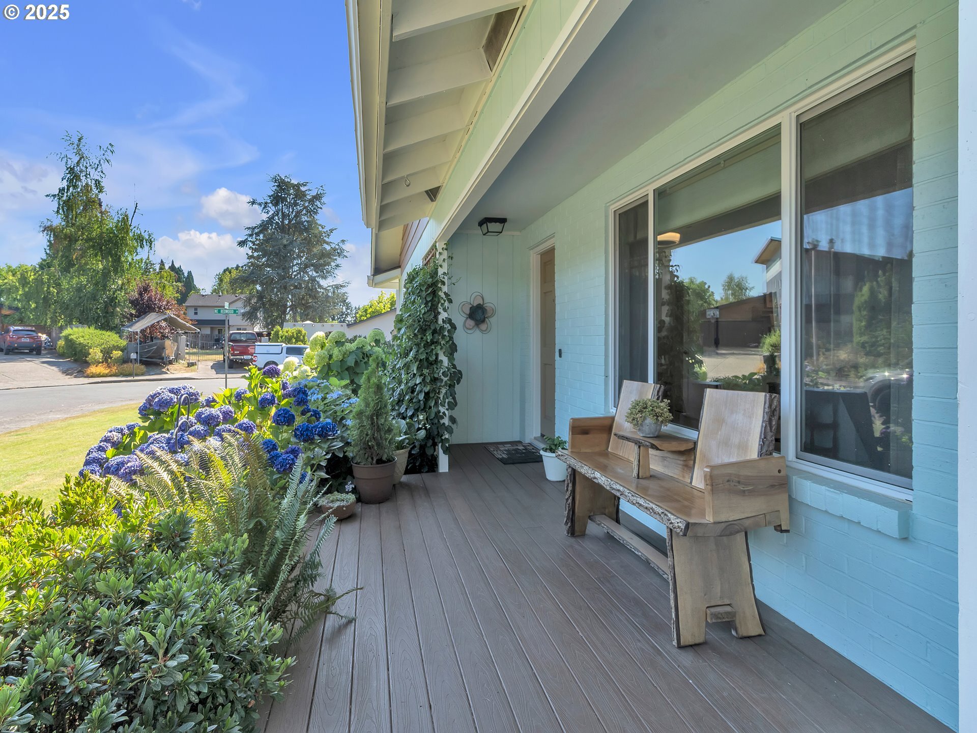 Property Photo: 1126 NE 30th St OR 97128