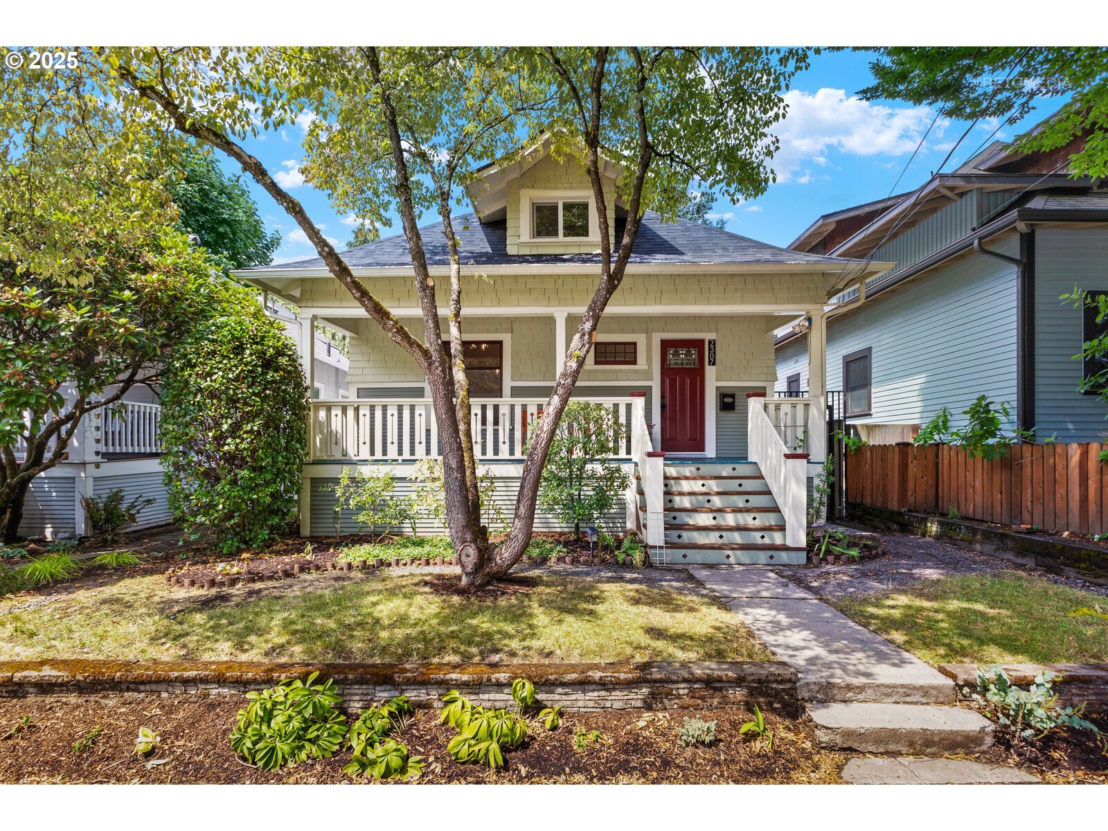Property Photo: 2307 SE 37th Ave OR 97214