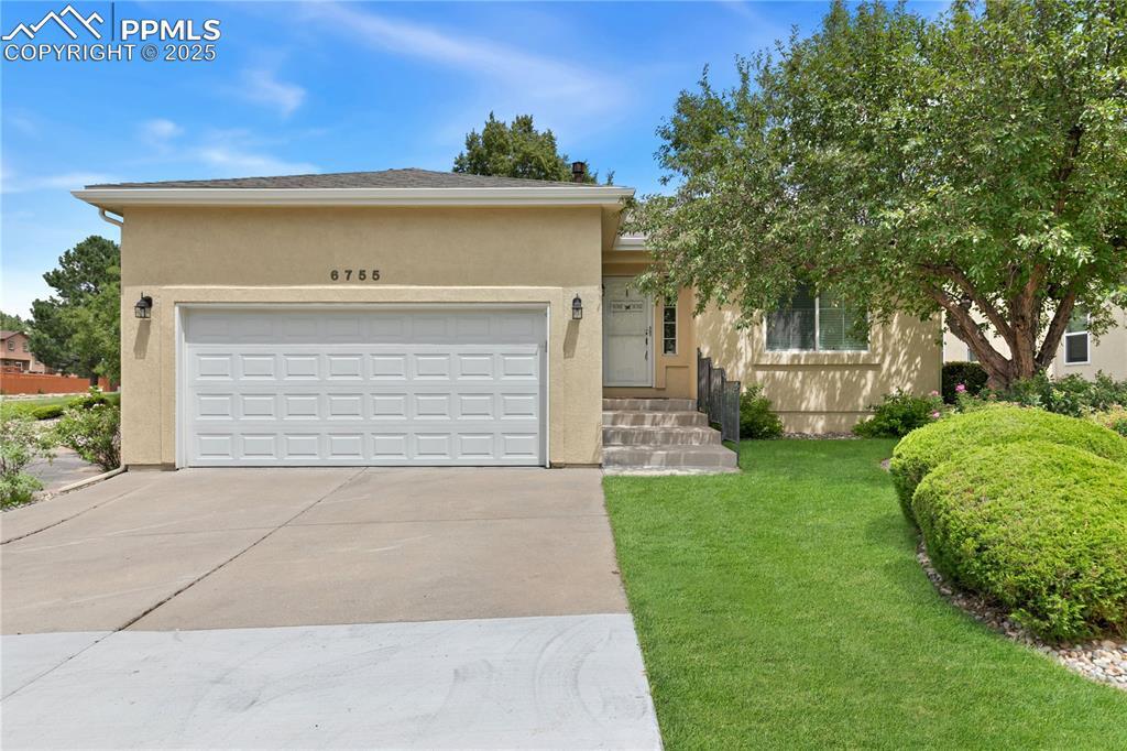 Property Photo:  6755 Villa Glen Point  CO 80918 