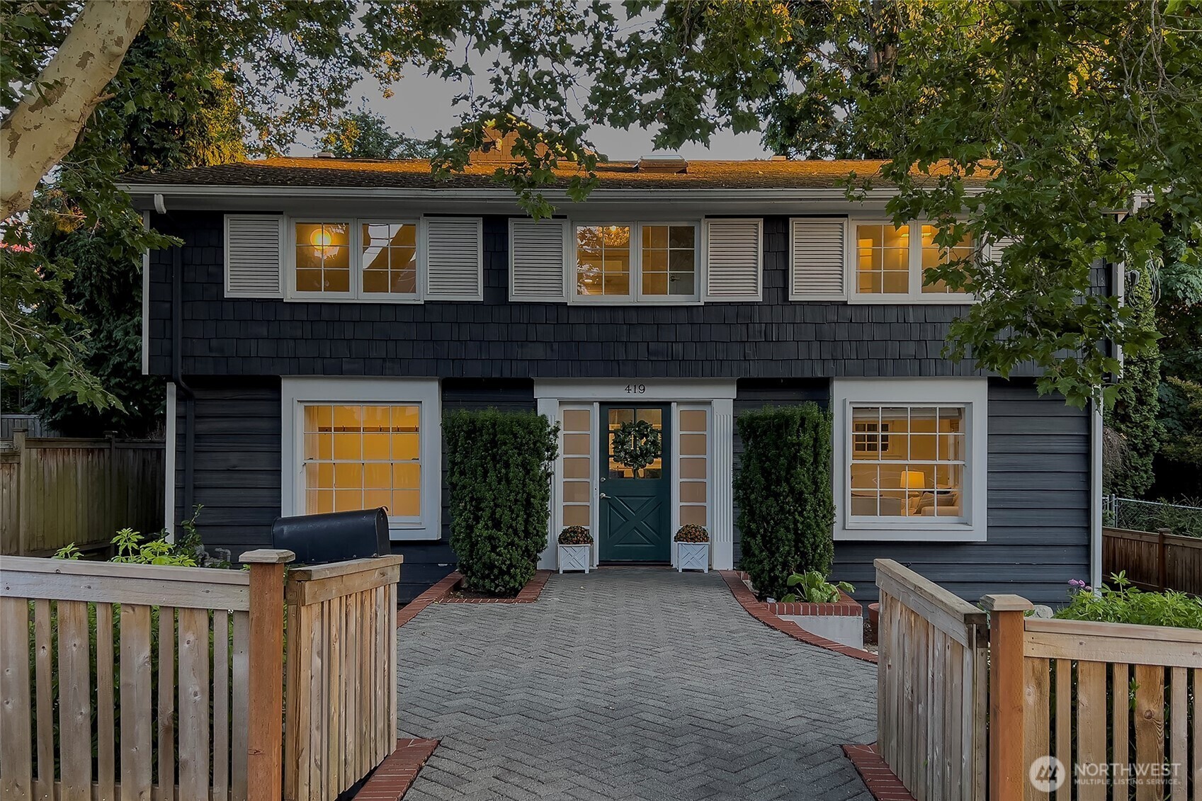 Property Photo:  419 NE 88th  WA 98115 