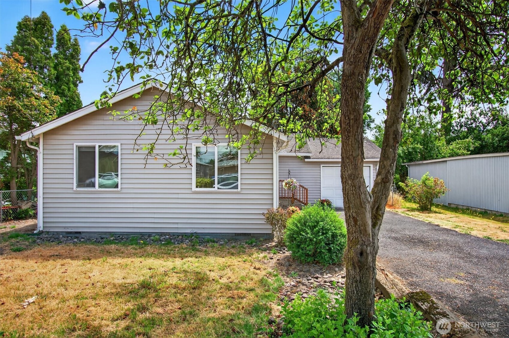 Property Photo:  1302  Pacific Avenue S  WA 98626 