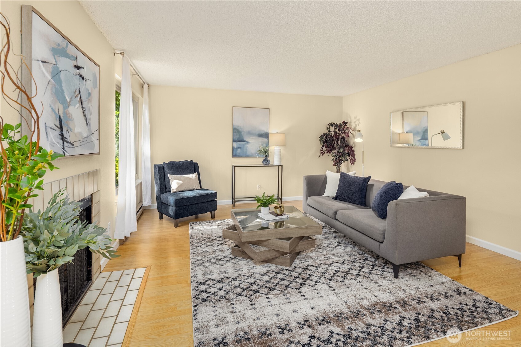 Property Photo: 9504 Ravenna Avenue NE 203 WA 98115