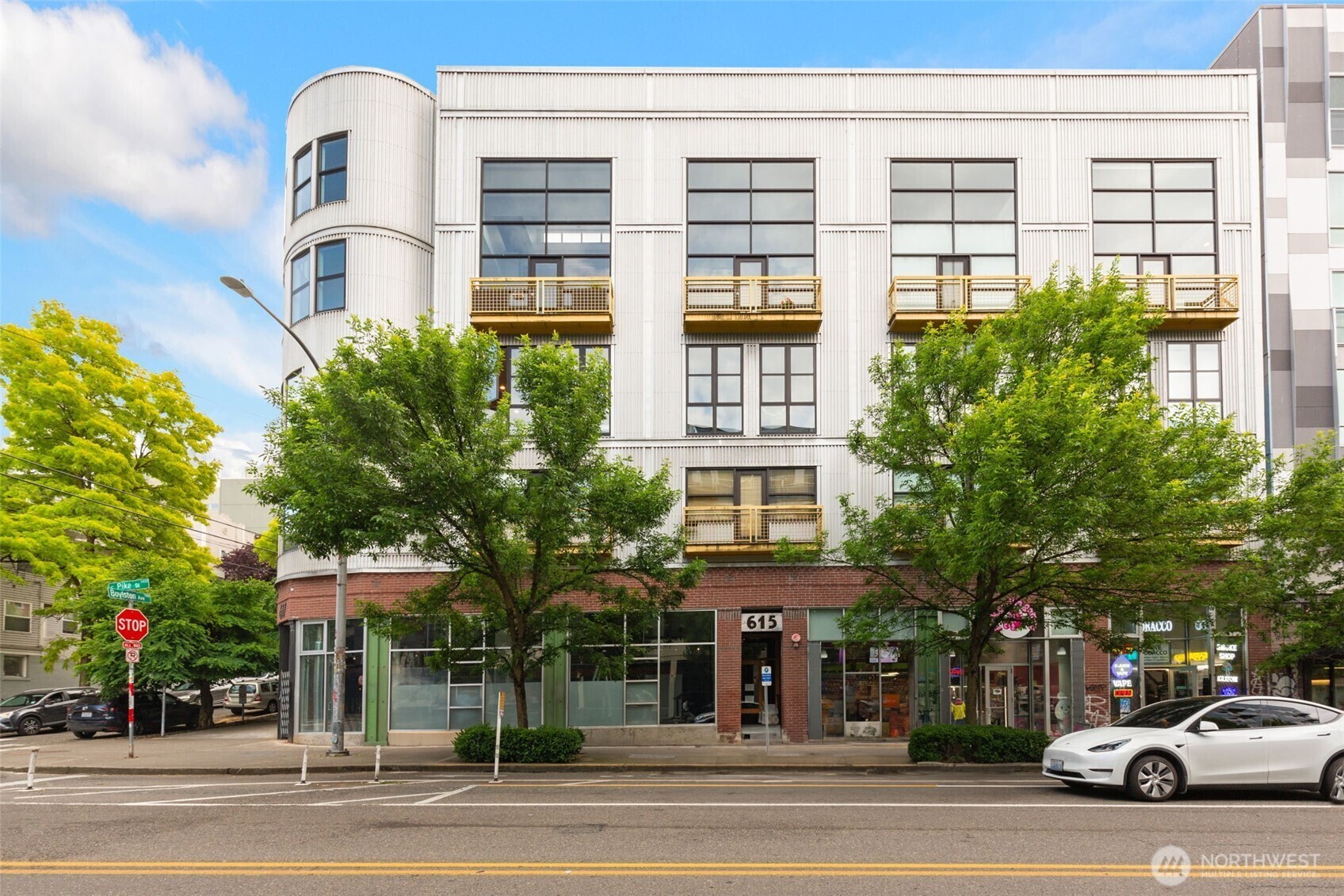 Property Photo: 615 E Pike Street 306 WA 98122