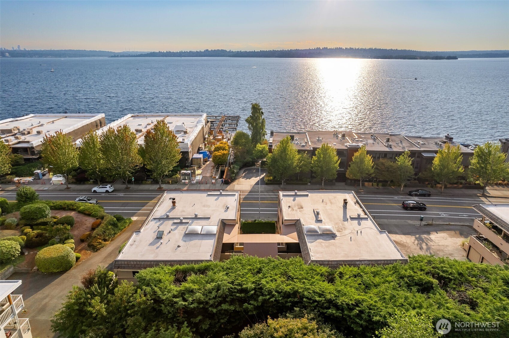 Property Photo:  832  Lake Street S  WA 98033 