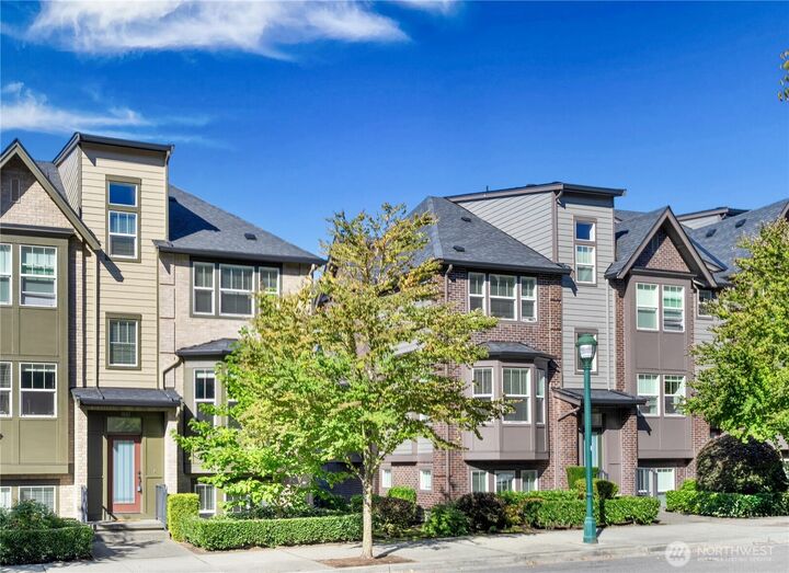 1021  10th Avenue NE  Issaquah WA 98029 photo