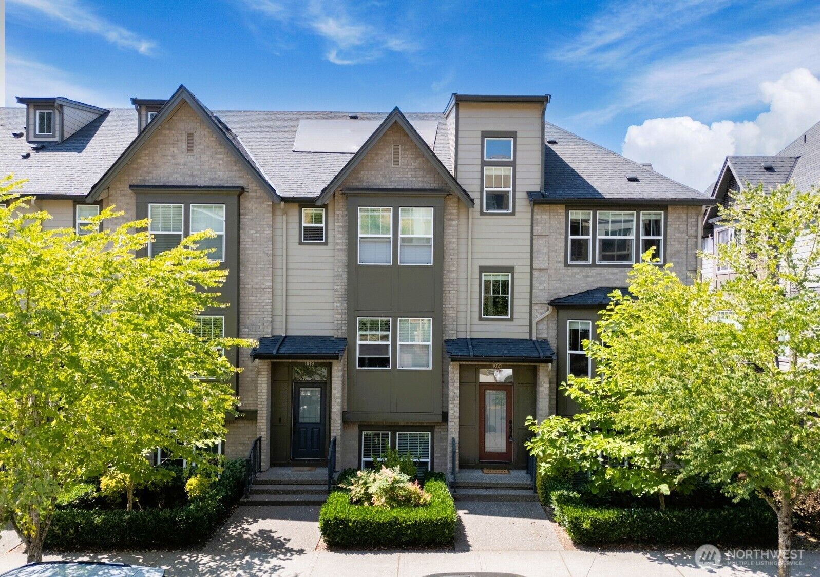 Property Photo: 1021 10th Avenue NE WA 98029