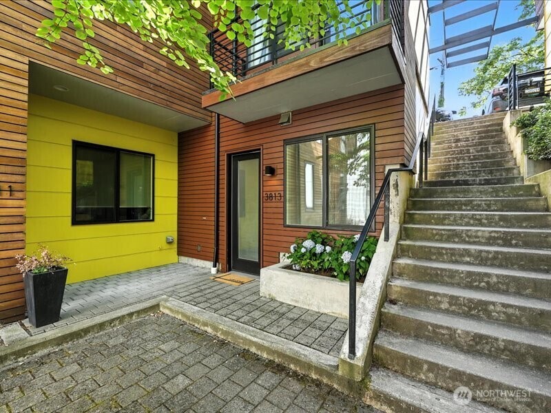 Property Photo:  3813  Fremont Lane N  WA 98103 