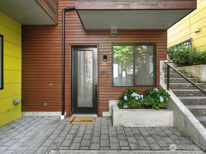 Property Photo: 3813 Fremont Lane N WA 98103