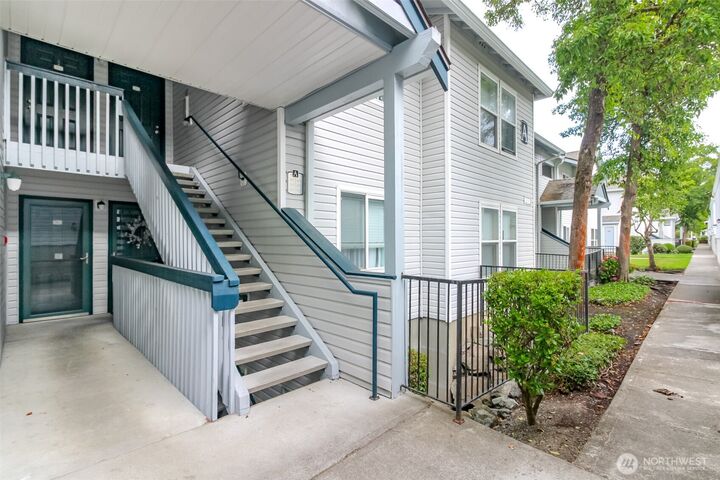 Property Photo: 33020 10th Avenue SW A301 WA 98023